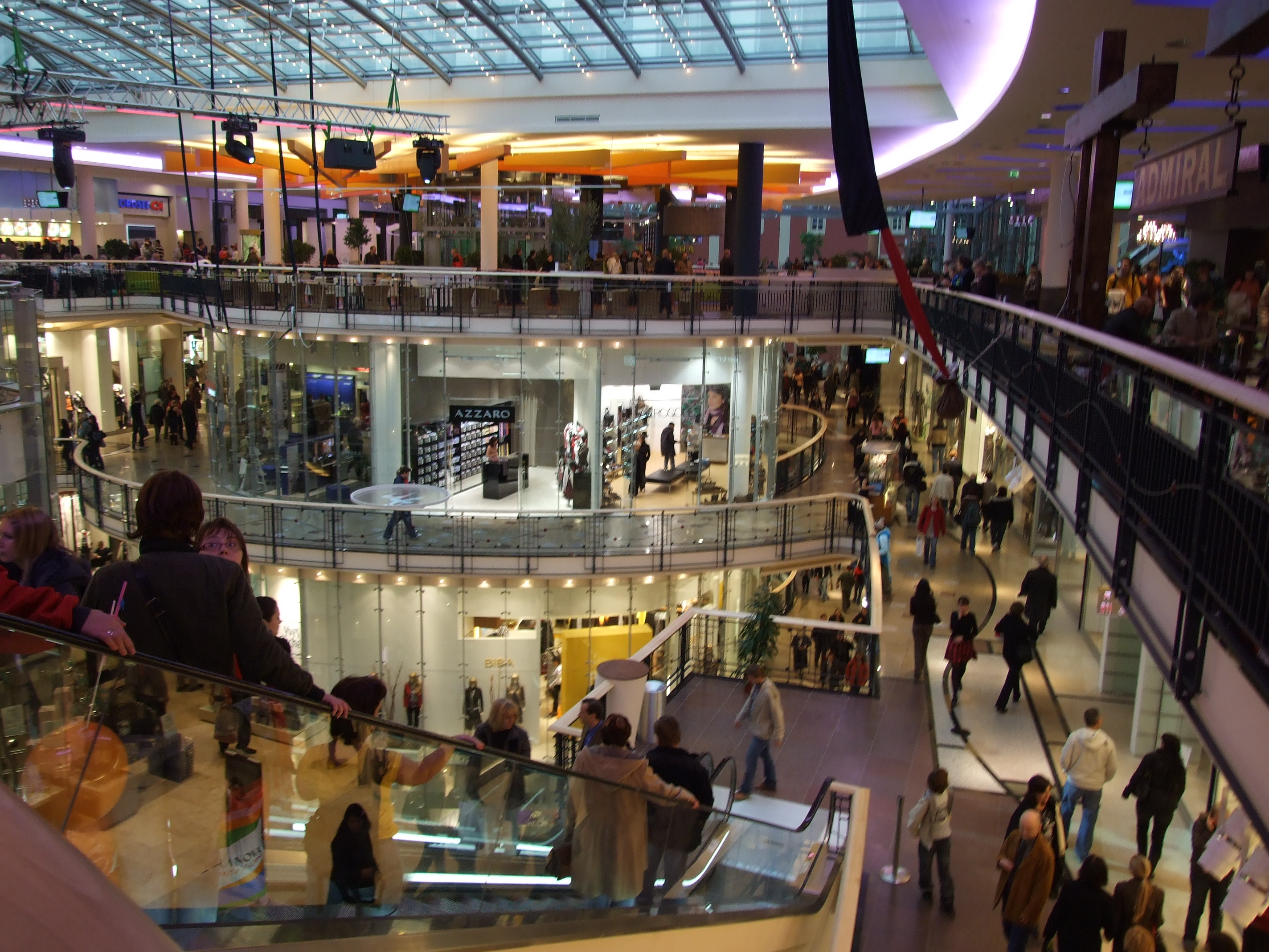 https://www.neondystopia.com/wp-content/uploads/2016/07/Palladium-mall-prague-home-to-200-shops2.jpg
