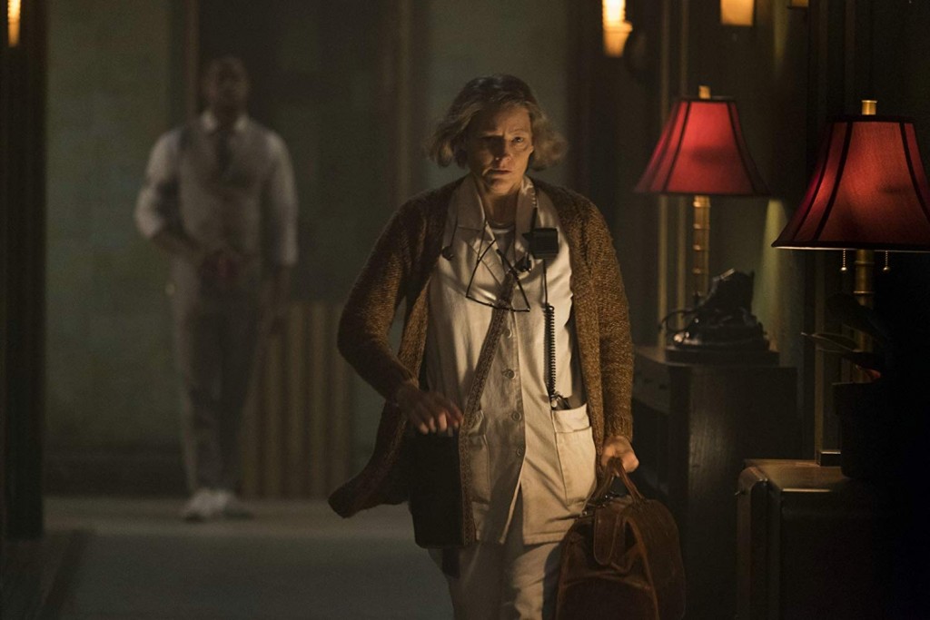 Hotel Artemis - The Nurse in action